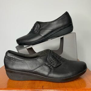 NWOB NEW Clarks women’s black leather everlay Iris classic dress shoes size 7